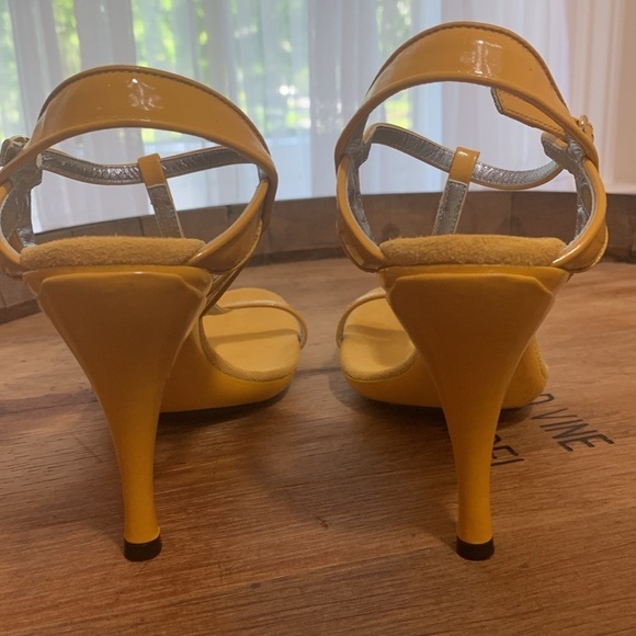 Via Spiga | NWT V Baffle Patent Leather Suede Marigold Yellow T Strap Heels 7B - Picture 7 of 17